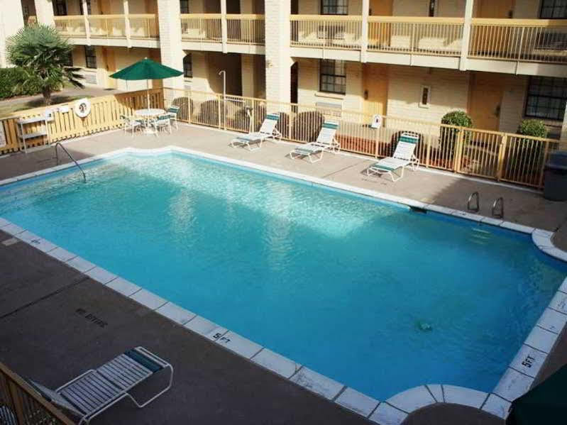 Days Inn By Wyndham Augusta Washington Rd Exteriör bild